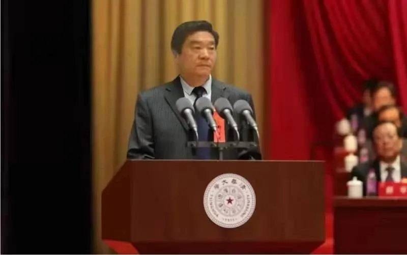 王勇云会长参加清华大学110周年校庆 并作《中美科技实力的差距与对策探讨》主题演讲